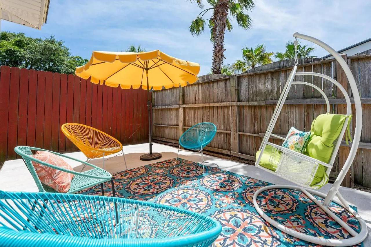 Private Beach Access, Fenced Yard & Pet Friendly, Pool, Cabana Life Beach House Destin Holiday home