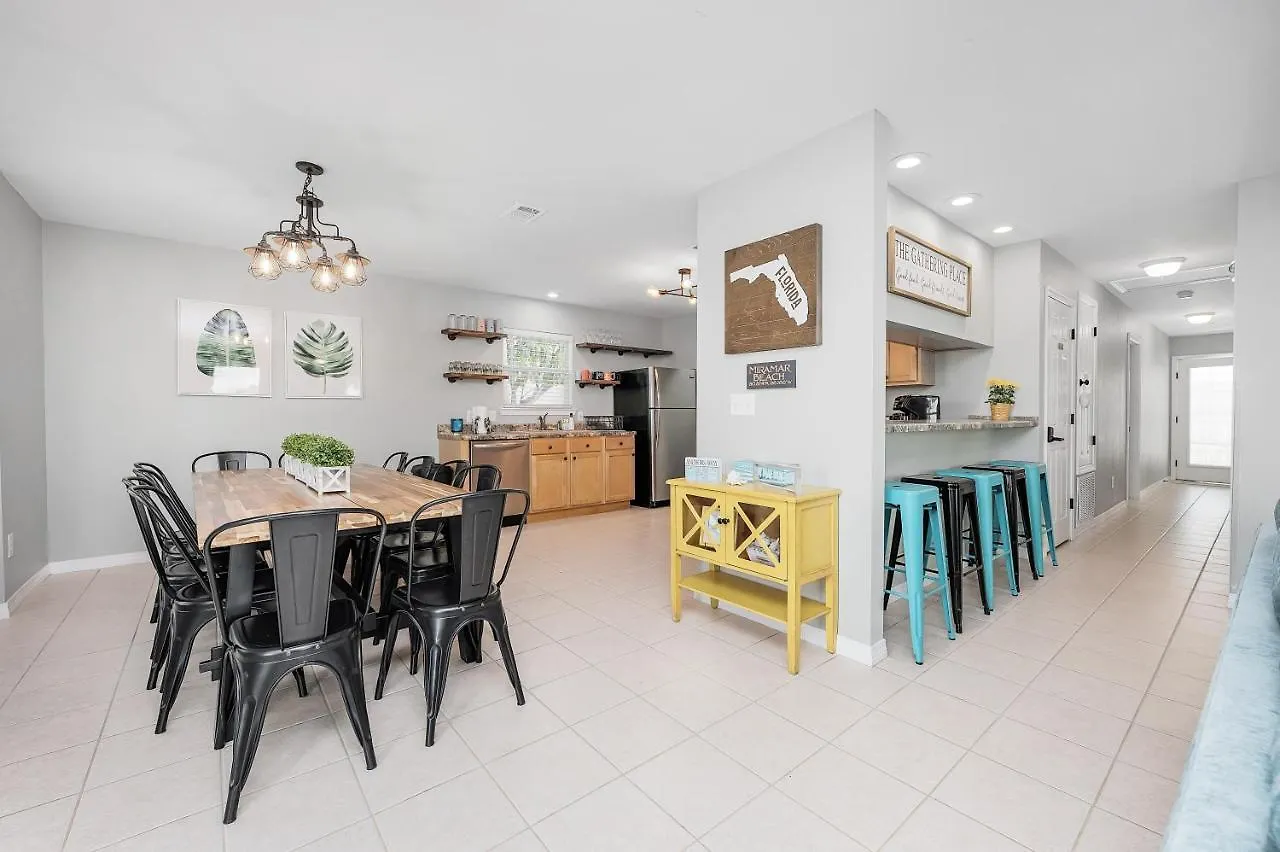 Private Beach Access, Fenced Yard & Pet Friendly, Pool, Cabana Life Beach House Destin Holiday home